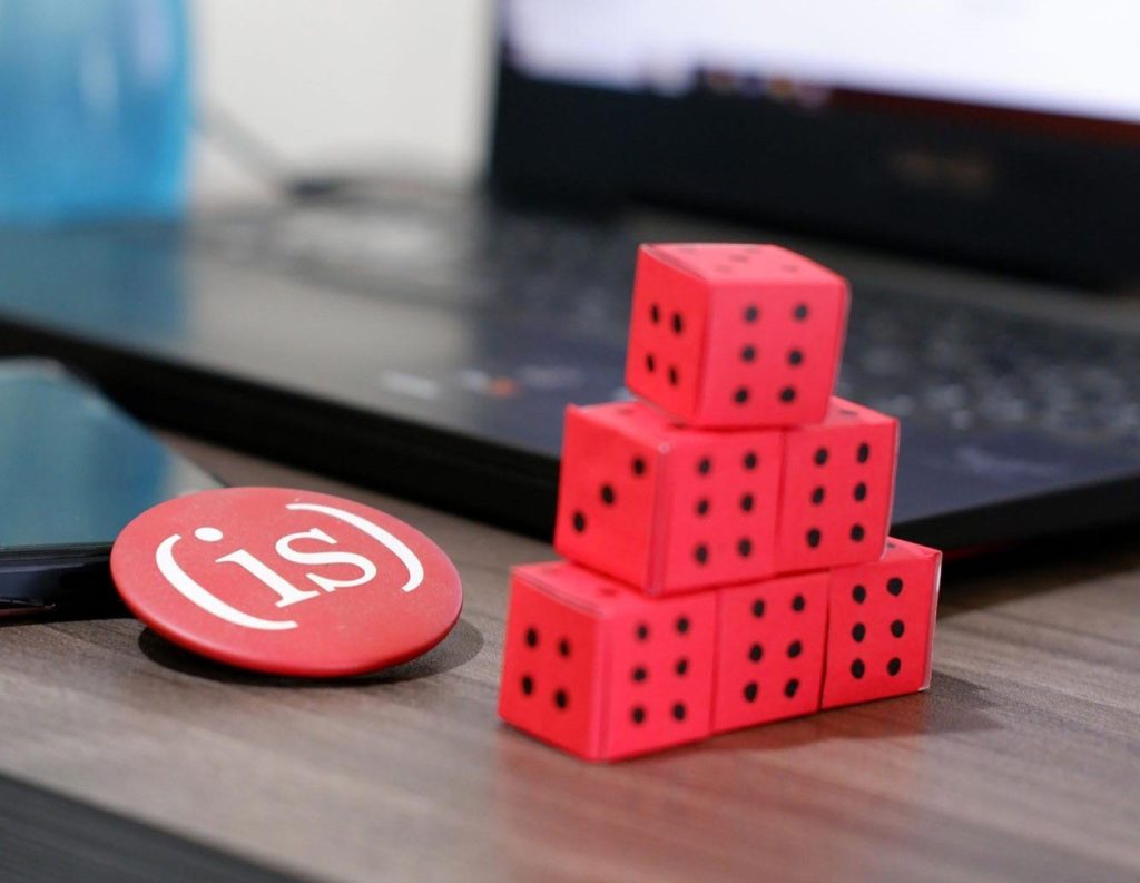 red dice in Idealist Project